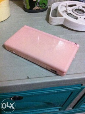 Nintendo DS lite pink