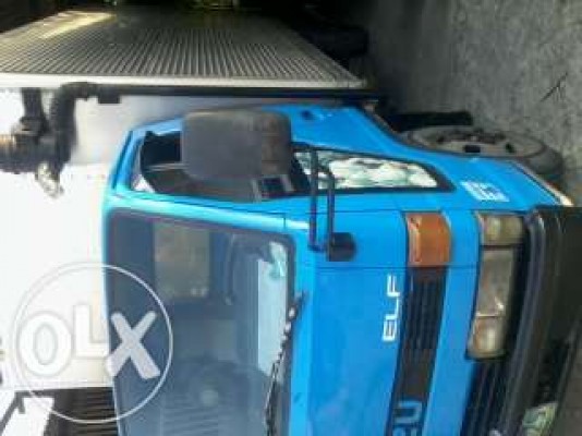 isuzu close van with power tailgate (lifter)