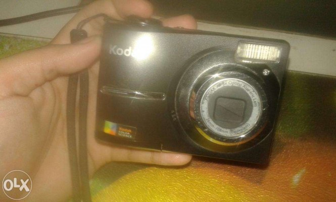 CAMERA: Kodak EasyShare C613