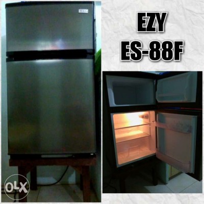 EZY ES-88F 3.2 cu.ft. Manual Defrost 2-Door Personal Refrigerator